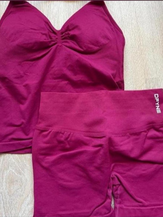 Dfyne Pants - DFYNE Winter Berry Sports Bra and Shorts Set